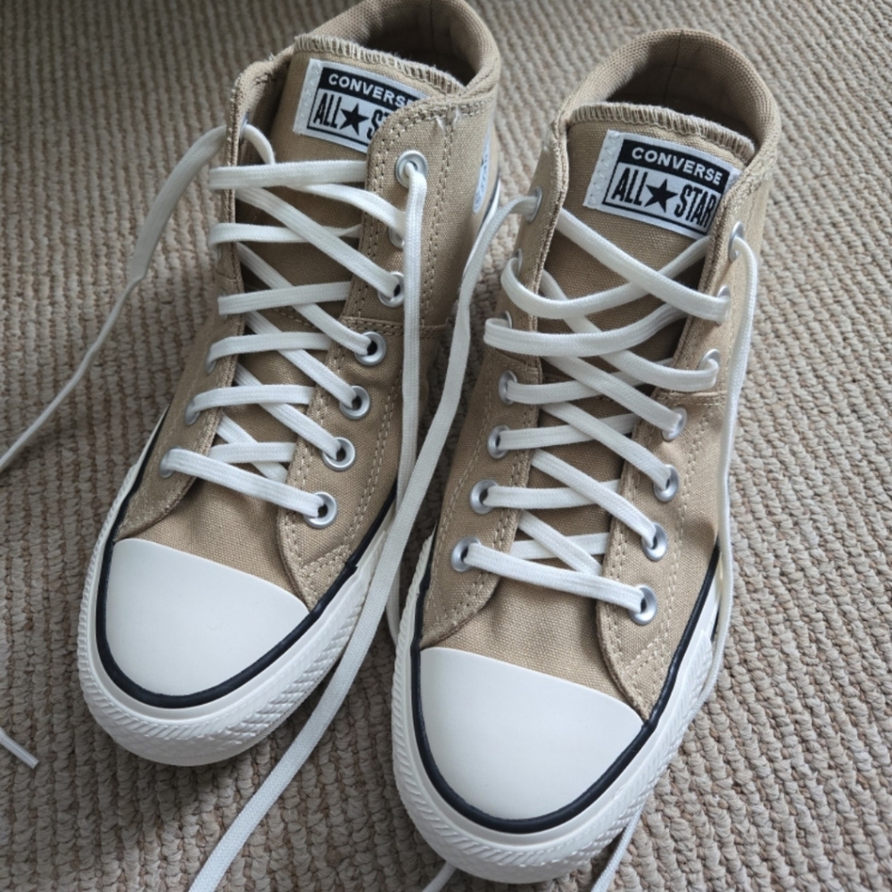 Converse All Star High-Tops 9 NWOT Khaki & Cream